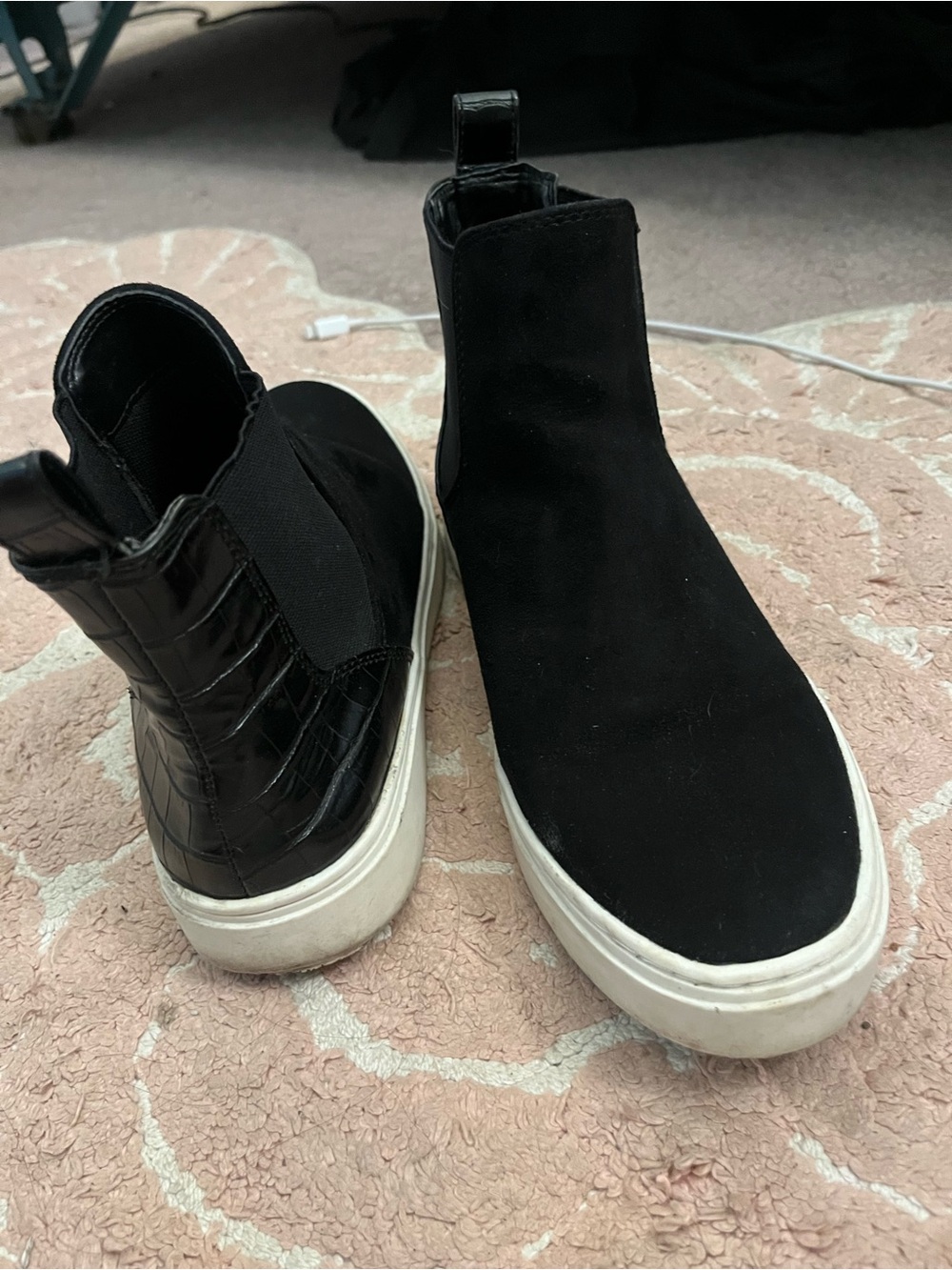 Slip-On Chelsea Sneakers - Casual Platform Style 🌔